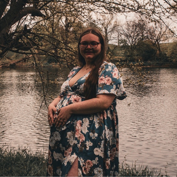 Meet your Posher, Adriana - Picture 1 of 1